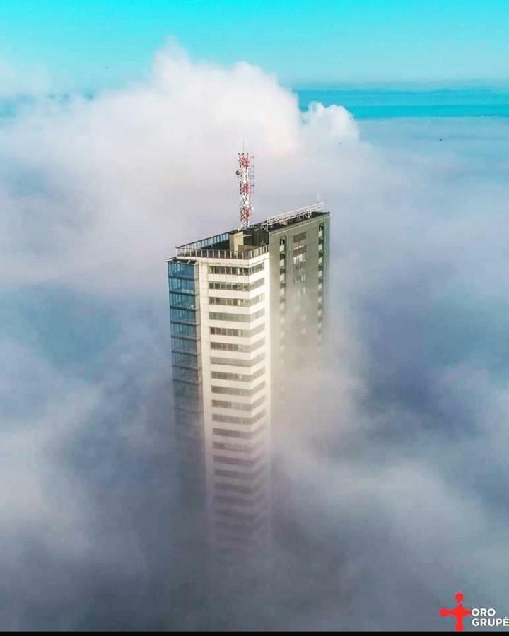 Up 34 Floor Apartments 克莱佩达 外观 照片